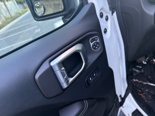 Used 2019 Jeep Wrangler Unlimited Sahara AWD/4WD image 11