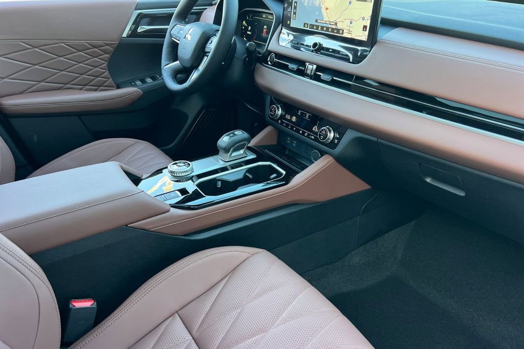 New 2026 Mitsubishi Outlander SEL FWD image 18