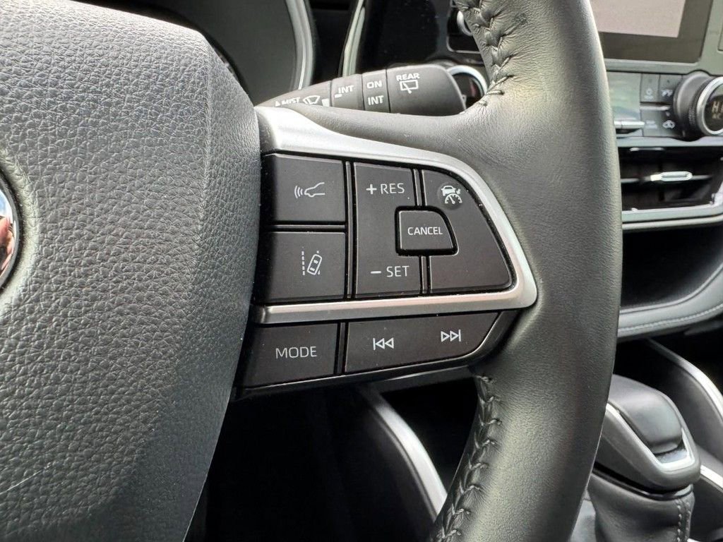 Used 2024 Toyota Highlander XLE image 18
