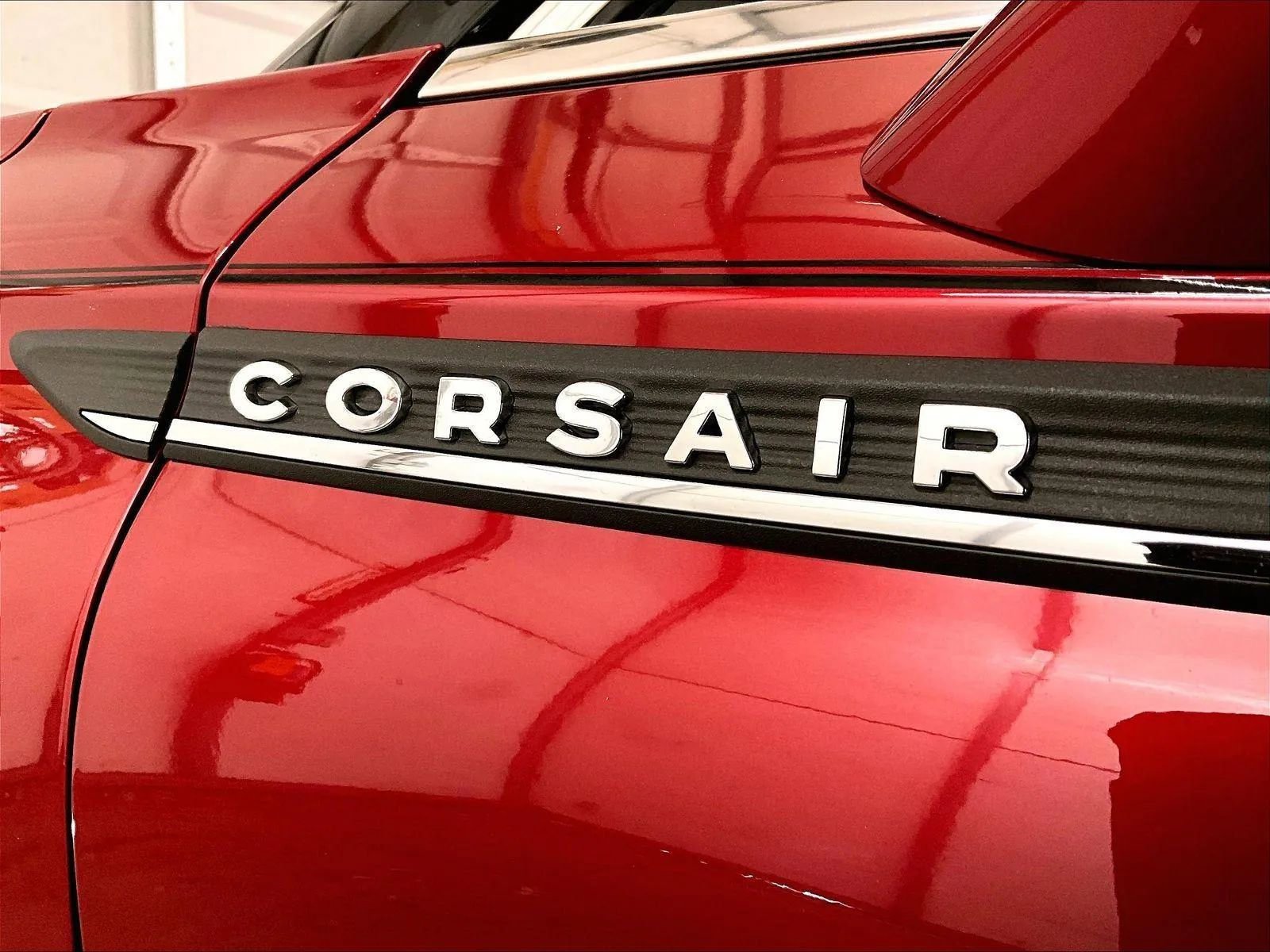 Used 2025 Lincoln Corsair AWD w/ Equipment Group 101A image 13