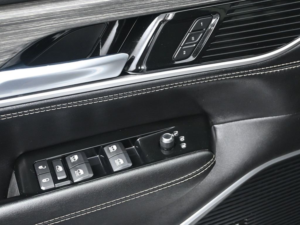 Used 2024 Jeep Wagoneer L Series II w/ Flexible Seating Group image 10