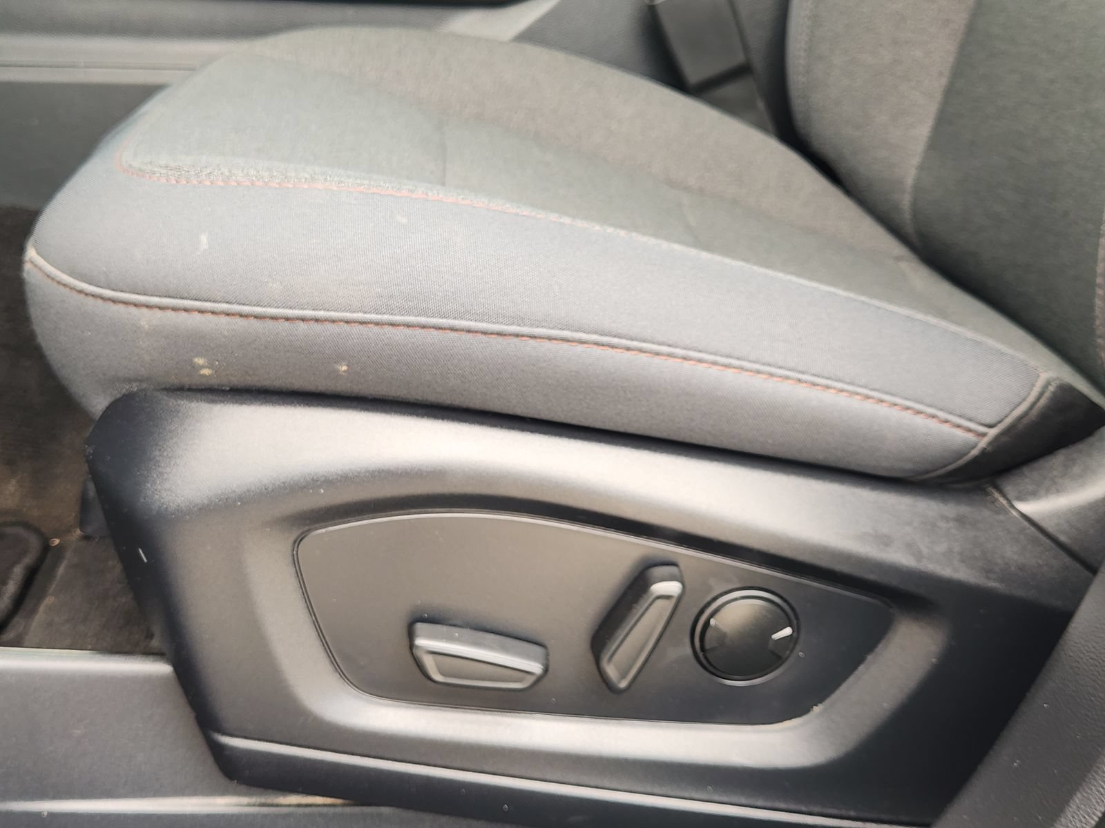 Used 2025 Ford Explorer Active RWD image 26