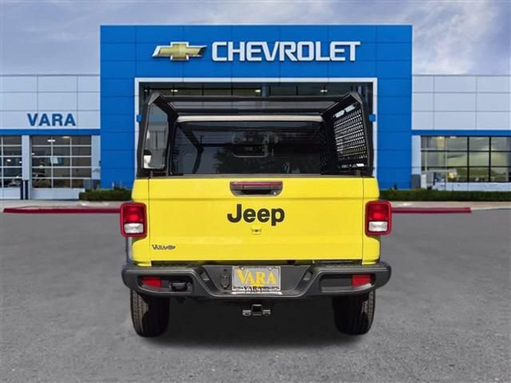 Used 2023 Jeep Gladiator Sport AWD/4WD image 4