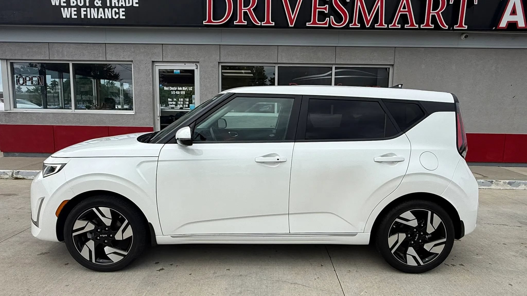 Used 2023 Kia Soul GT-Line w/ GT-Line Technology Package FWD image 5