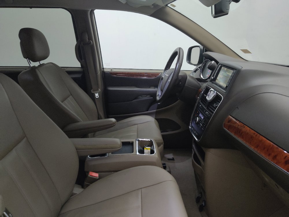 Used 2015 Chrysler Town & Country Touring w/ Driver Convenience Group FWD image 21