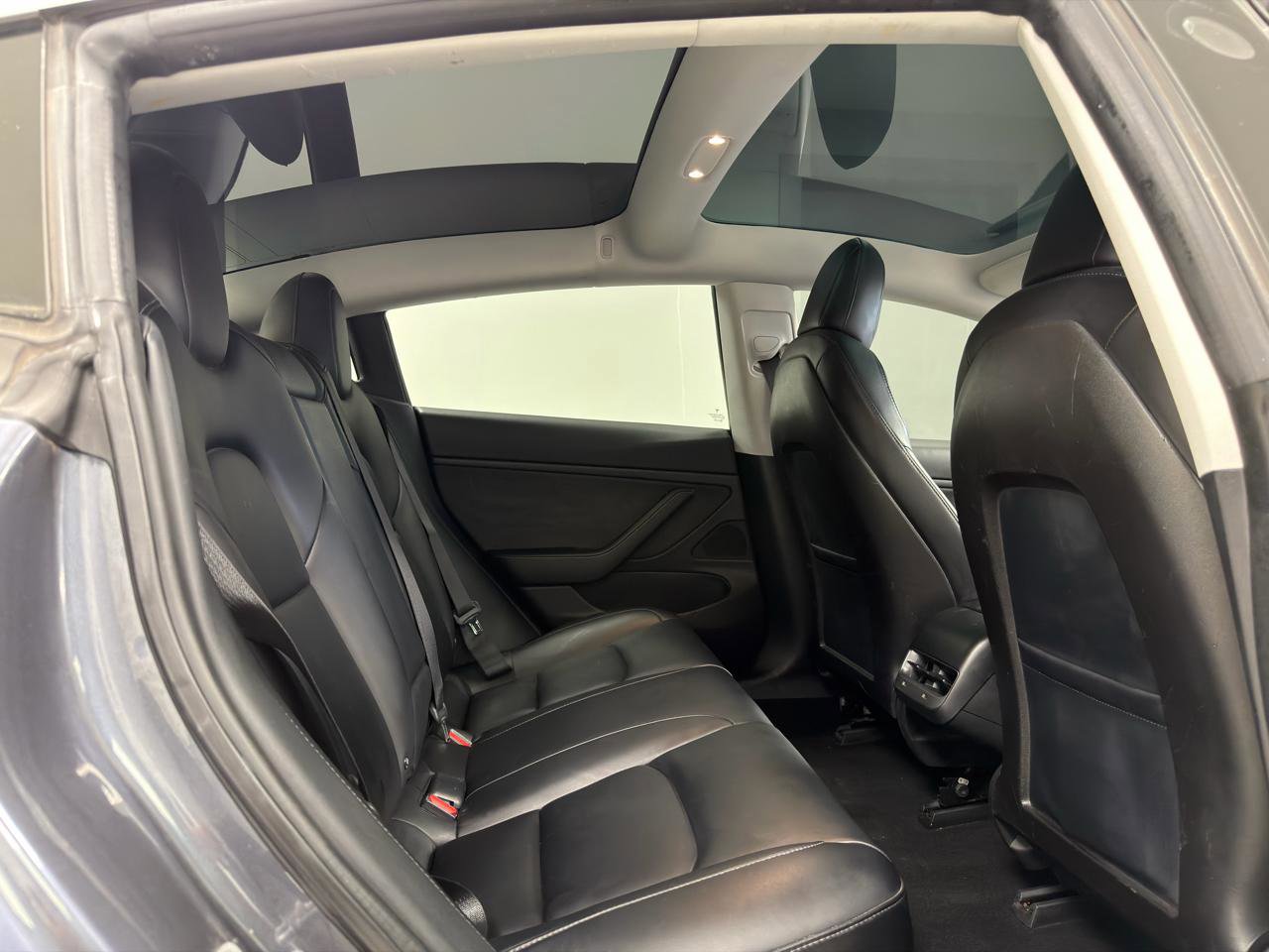 Used 2018 Tesla Model 3 Mid Range image 27