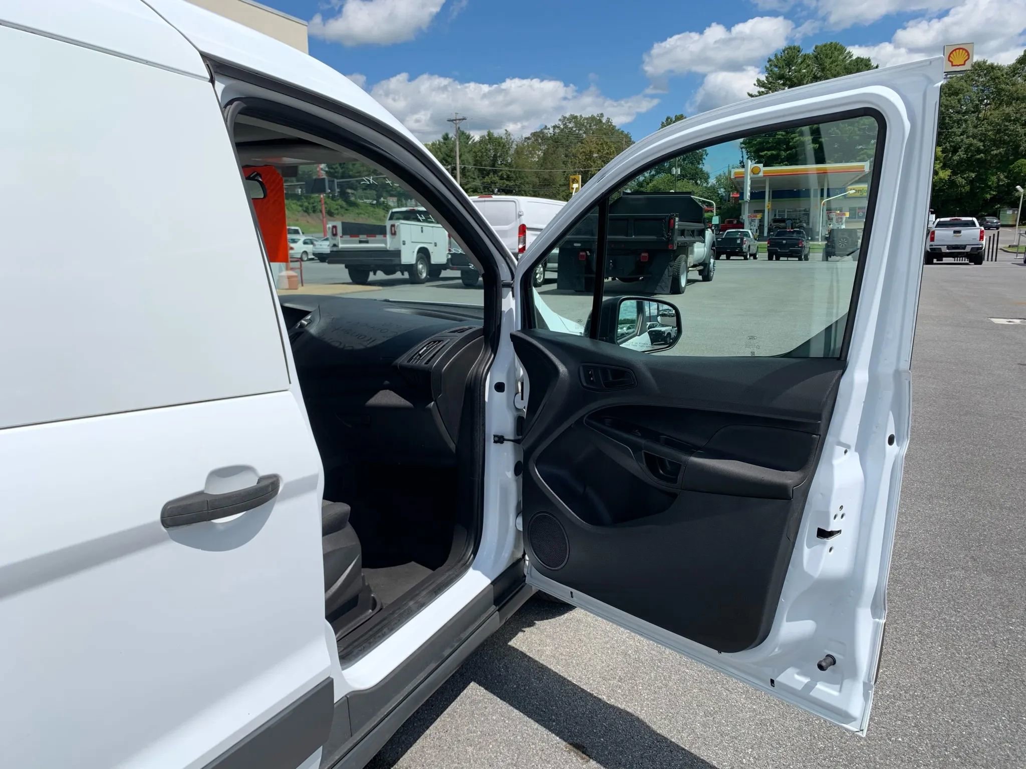 Used 2014 Ford Transit Connect XL image 17