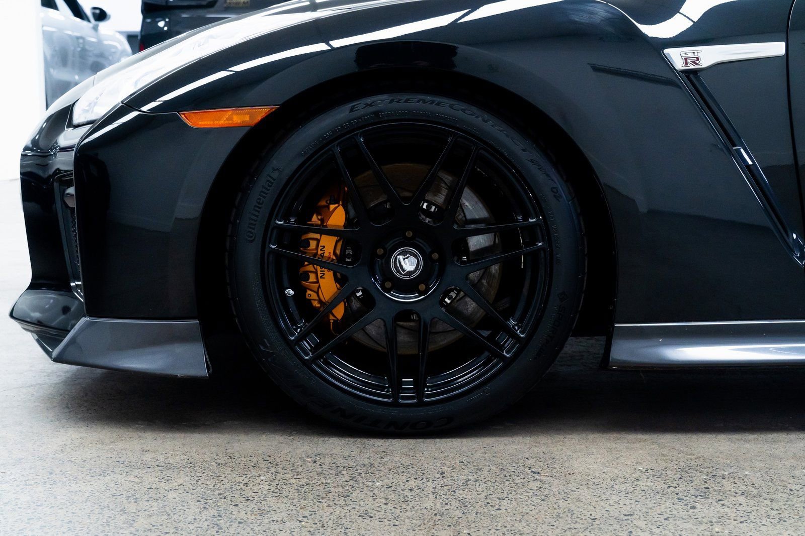 Used 2017 Nissan GT-R Premium w/ Premium Interior Package image 7