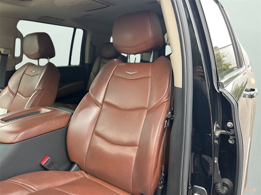 Used 2019 Cadillac Escalade ESV Luxury image 11