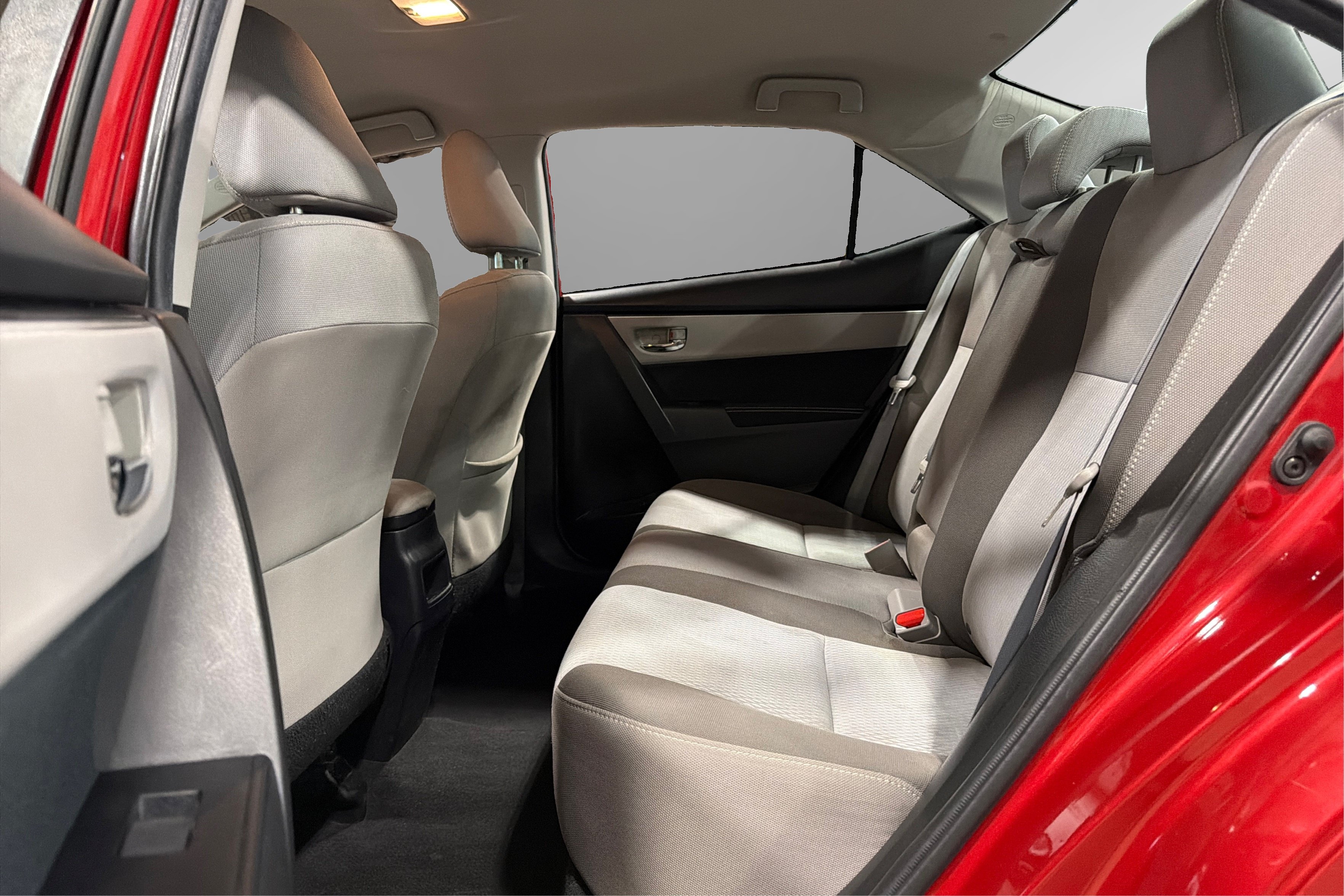 Used 2018 Toyota Corolla LE FWD image 32
