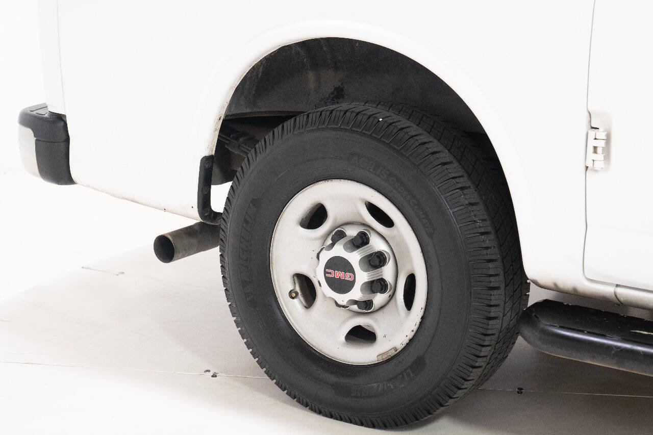 Used 2017 GMC Savana 2500 image 28