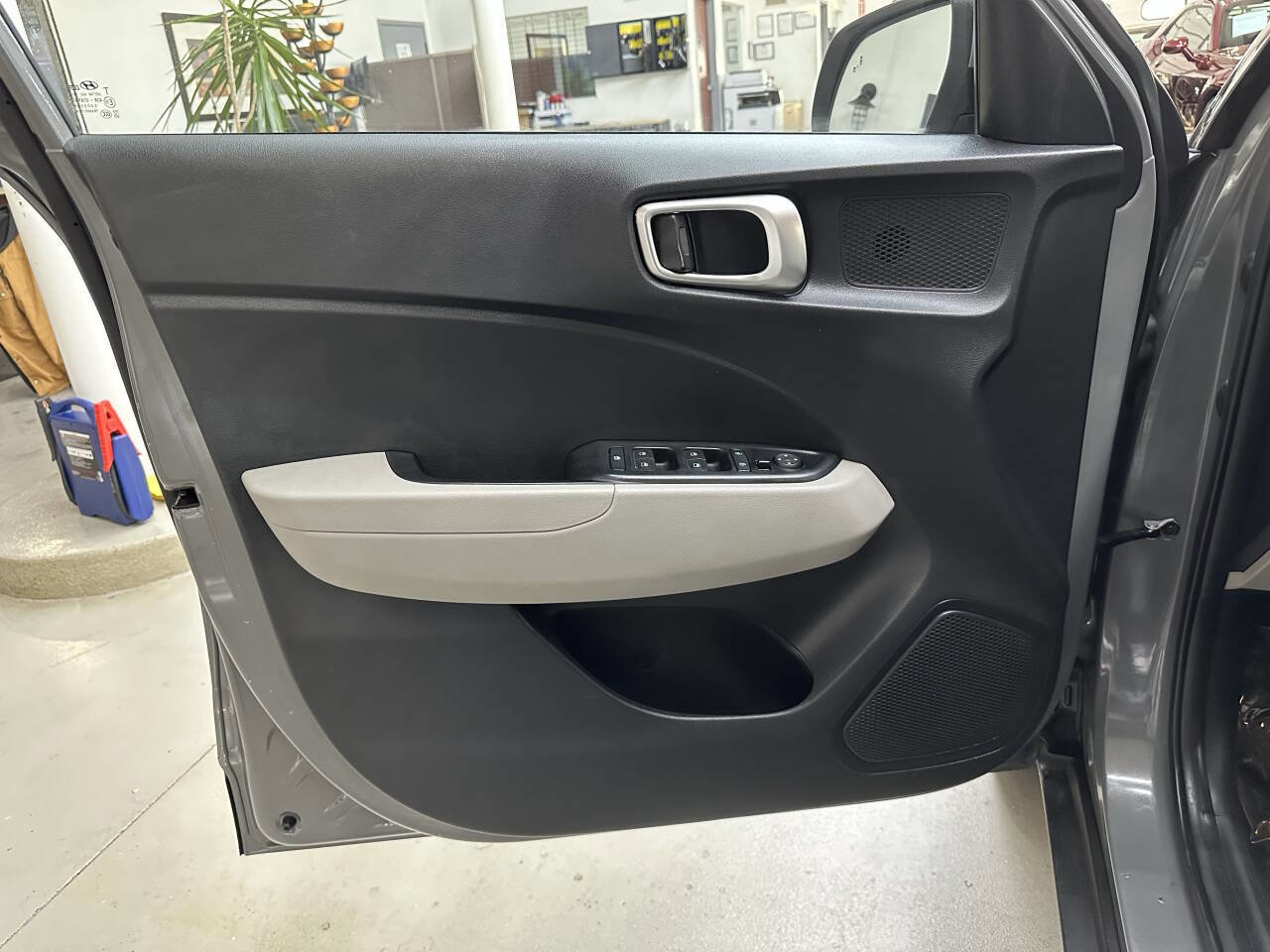 Used 2022 Hyundai Venue SEL w/ Cargo Package image 10