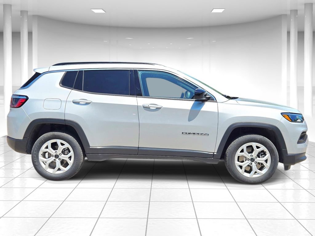 Certified 2025 Jeep Compass Latitude w/ Sun & Sound Group AWD/4WD image 2