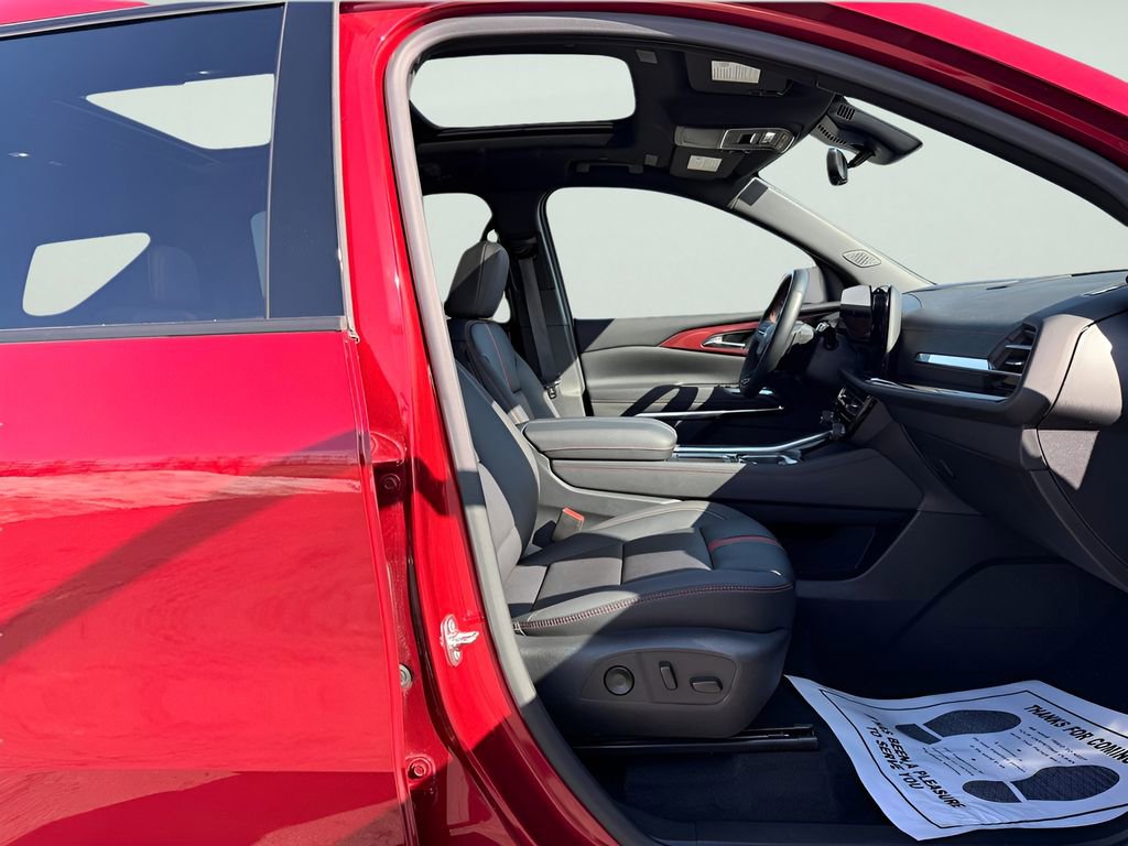 Used 2025 Chevrolet Traverse RS w/ LPO, Floor Liner Package AWD/4WD image 41