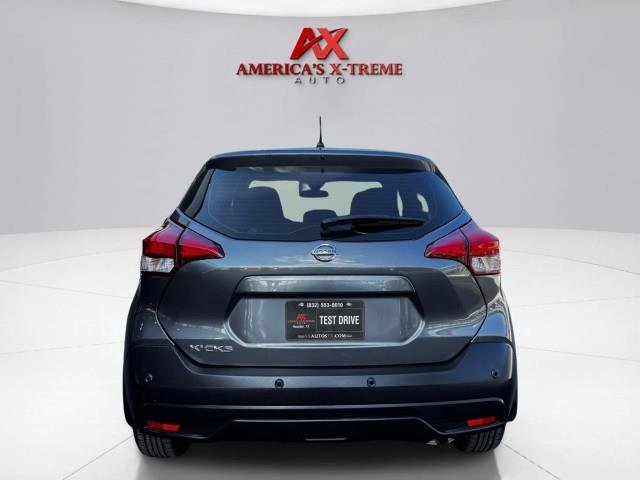 Used 2020 Nissan Kicks S FWD image 4