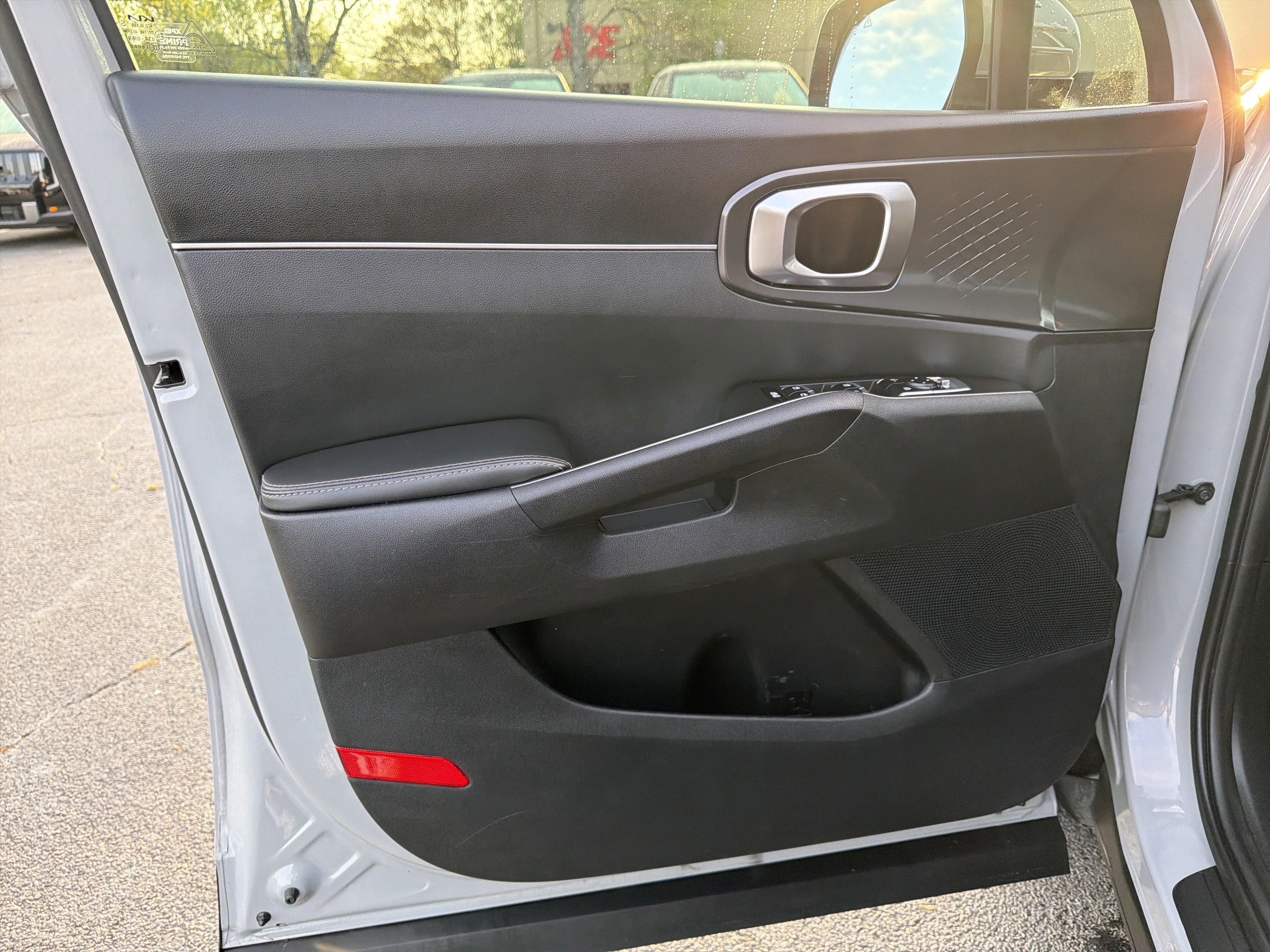 Used 2025 Kia Sorento S FWD image 9