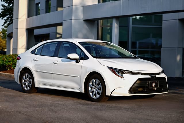 Used 2024 Toyota Corolla LE FWD image 1