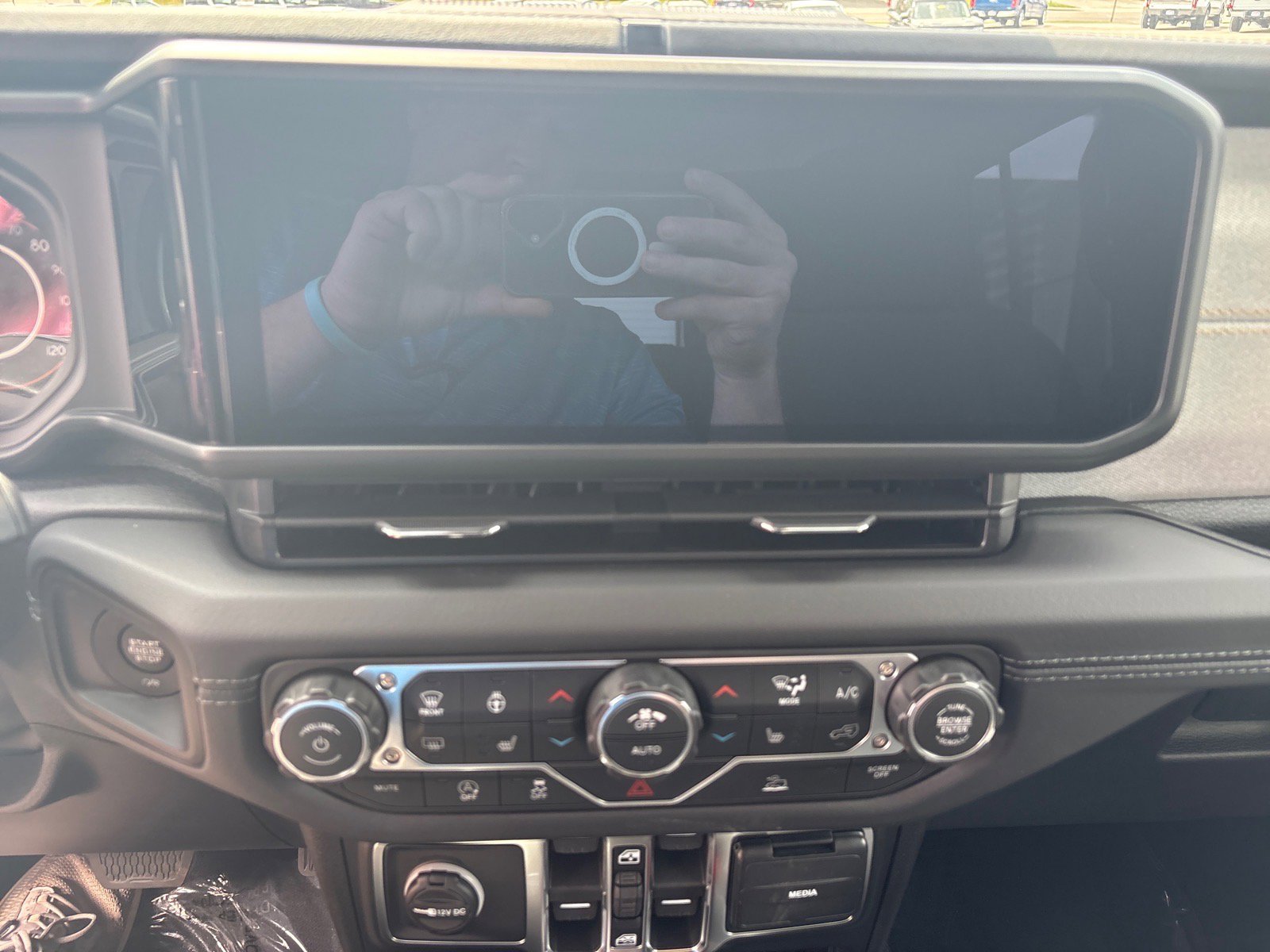 New 2026 Jeep Wrangler Sahara w/ Technology Group image 18