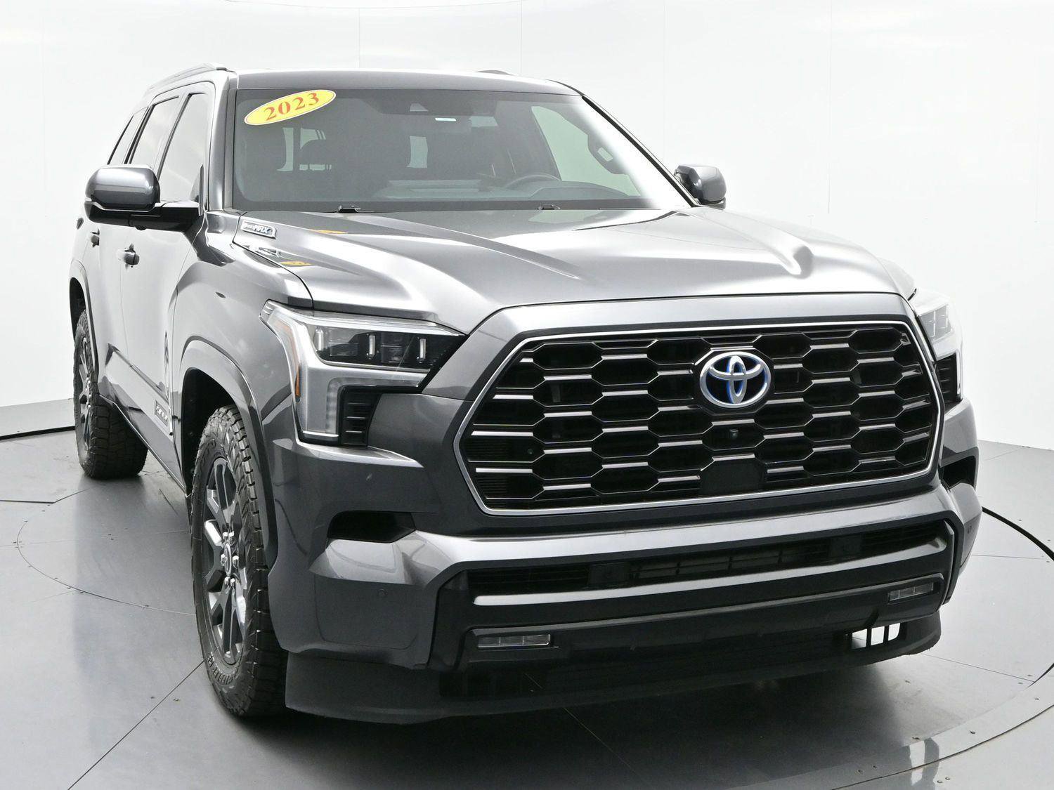 Used 2023 Toyota Sequoia Platinum AWD/4WD image 2