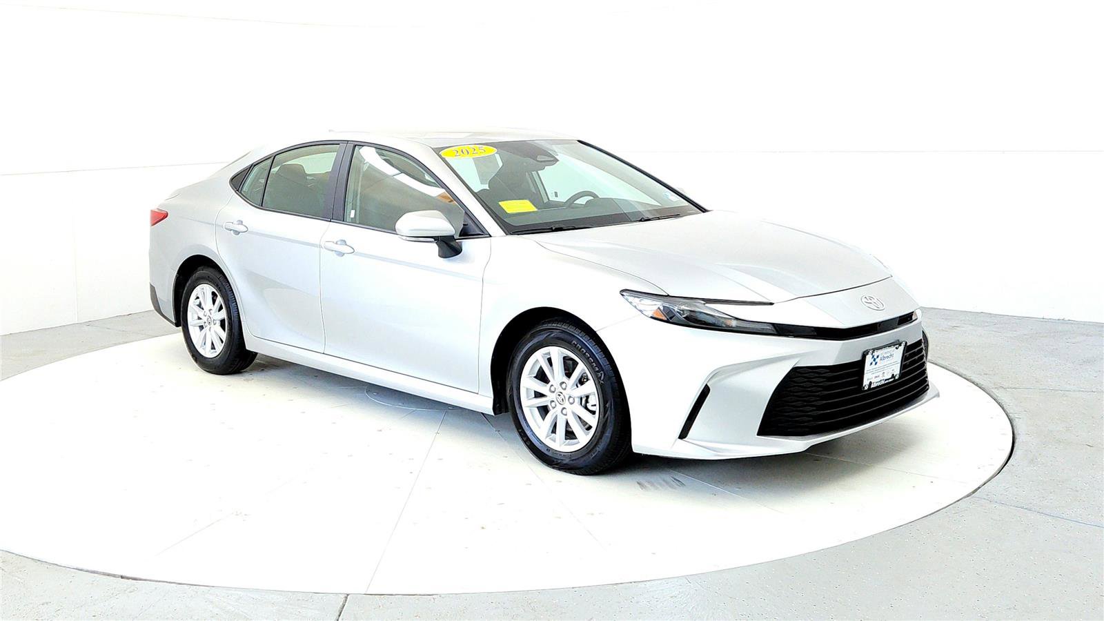 Used 2025 Toyota Camry LE image 7