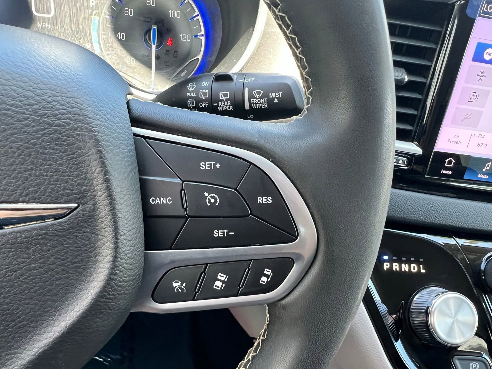 Used 2023 Chrysler Pacifica Touring-L image 33