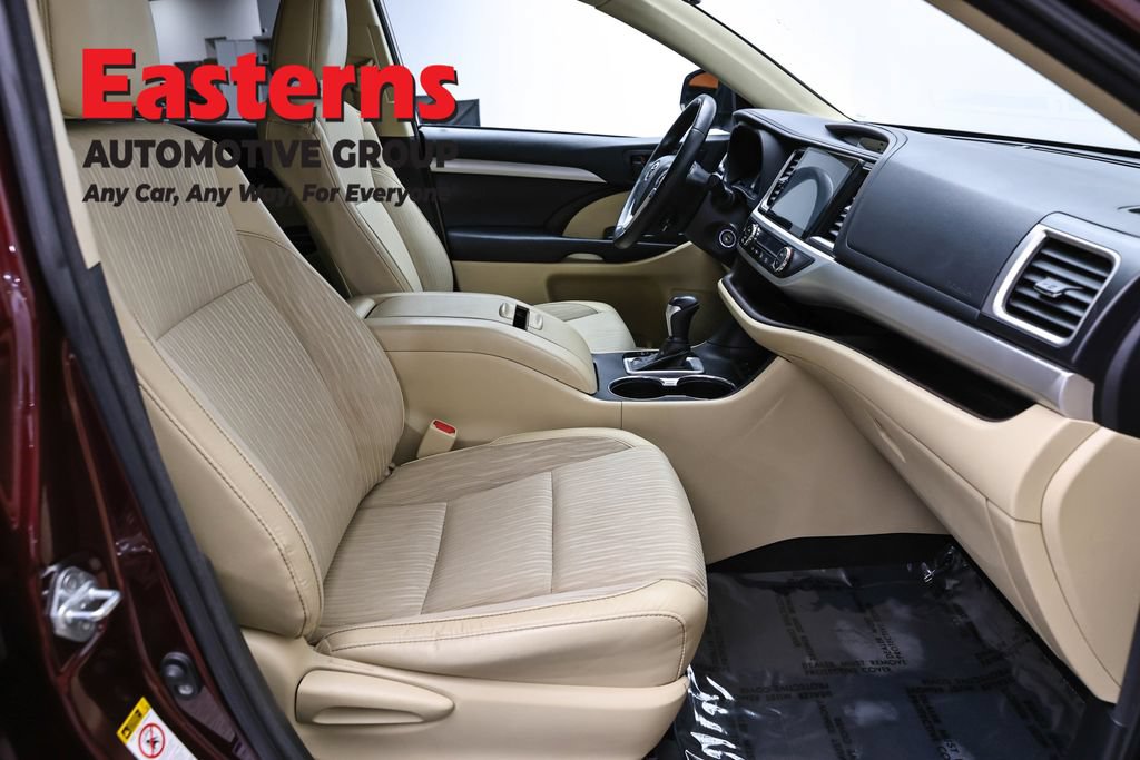 Used 2018 Toyota Highlander Plus AWD/4WD image 23