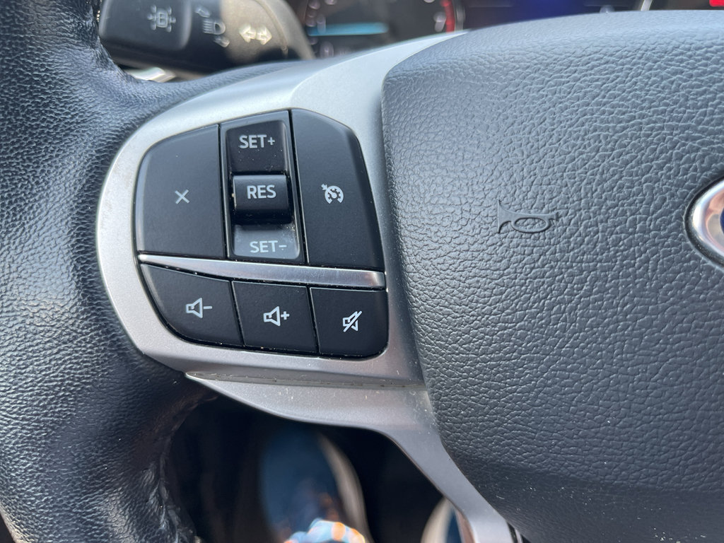 Used 2022 Ford Explorer XLT w/ Equipment Group 202A AWD/4WD image 16