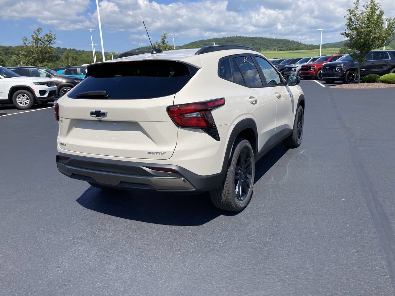 New 2026 Chevrolet Trax ACTIV w/ Sunroof Package FWD image 7