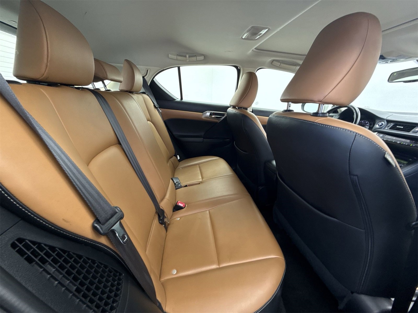 Used 2015 Lexus CT 200h image 38