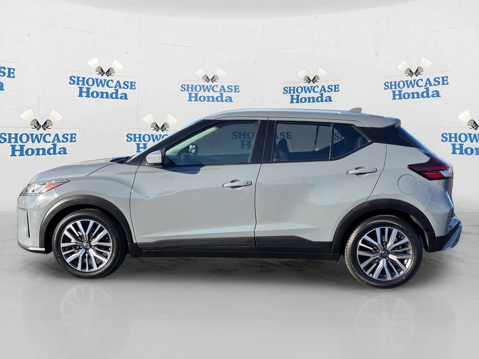 Used 2021 Nissan Kicks SV FWD image 4