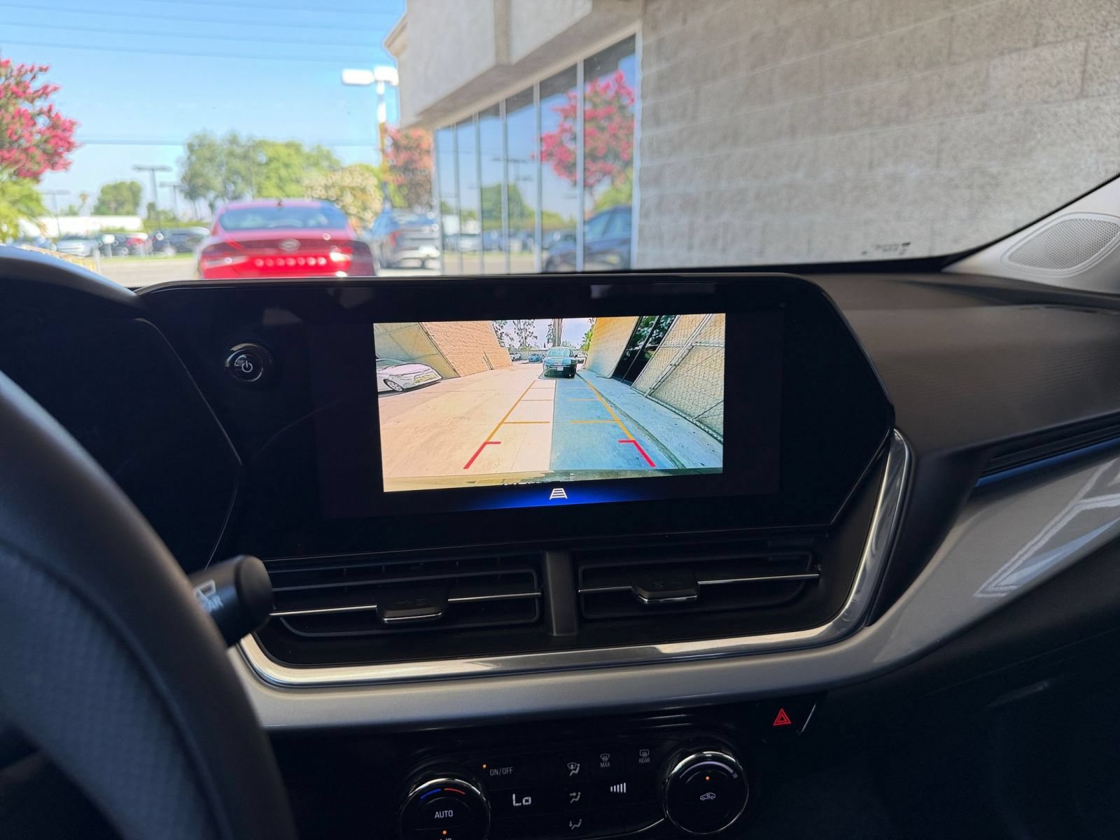 Used 2025 Chevrolet Trax LT FWD image 22