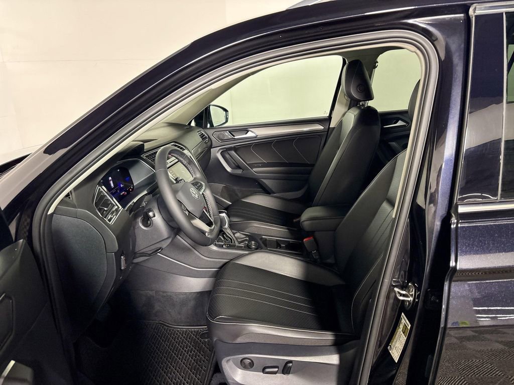 Used 2022 Volkswagen Tiguan SE image 11