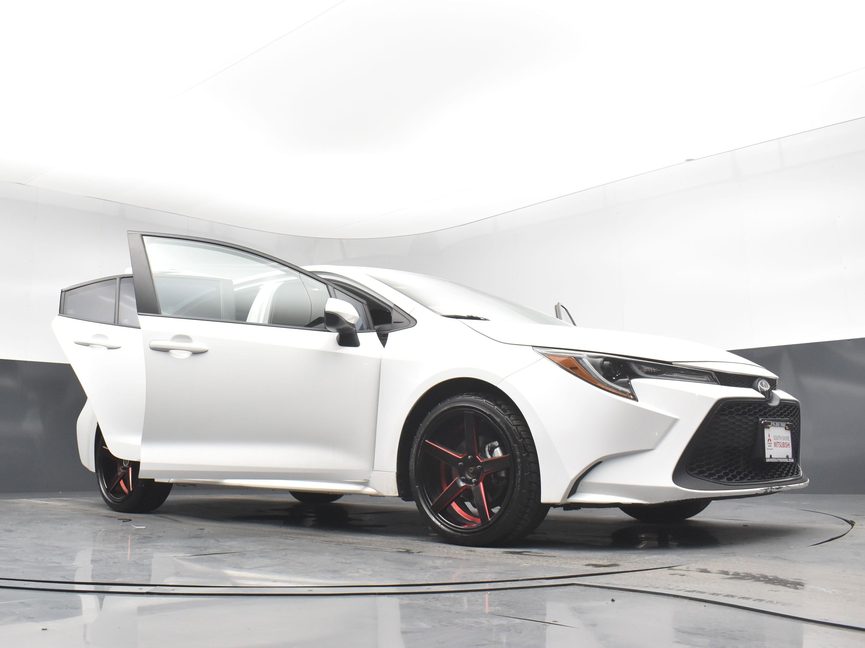 Used 2020 Toyota Corolla LE image 29