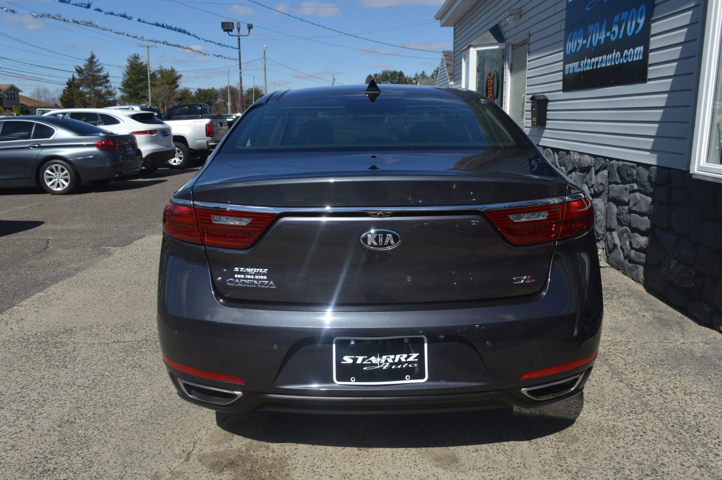 Used 2018 Kia Cadenza Limited image 4