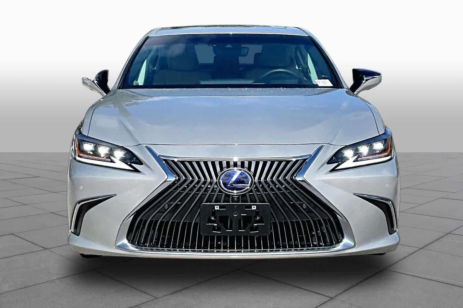 Used 2021 Lexus ES 300h Ultra Luxury w/ Accessory Package 2 FWD image 4