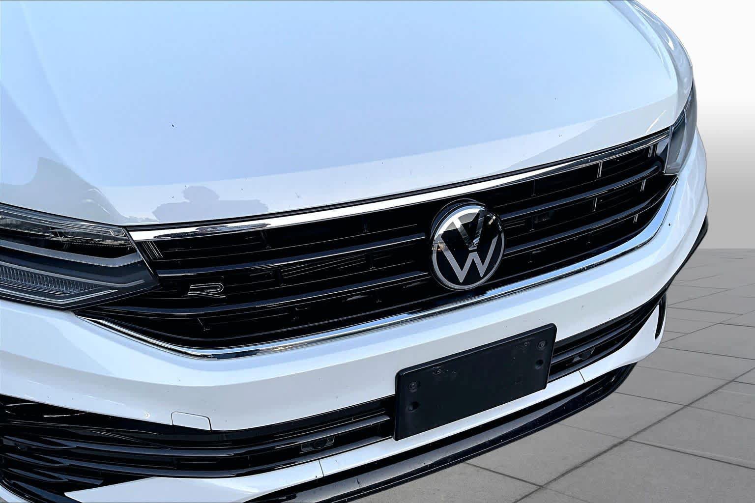 Used 2024 Volkswagen Tiguan SE R-Line AWD/4WD image 33