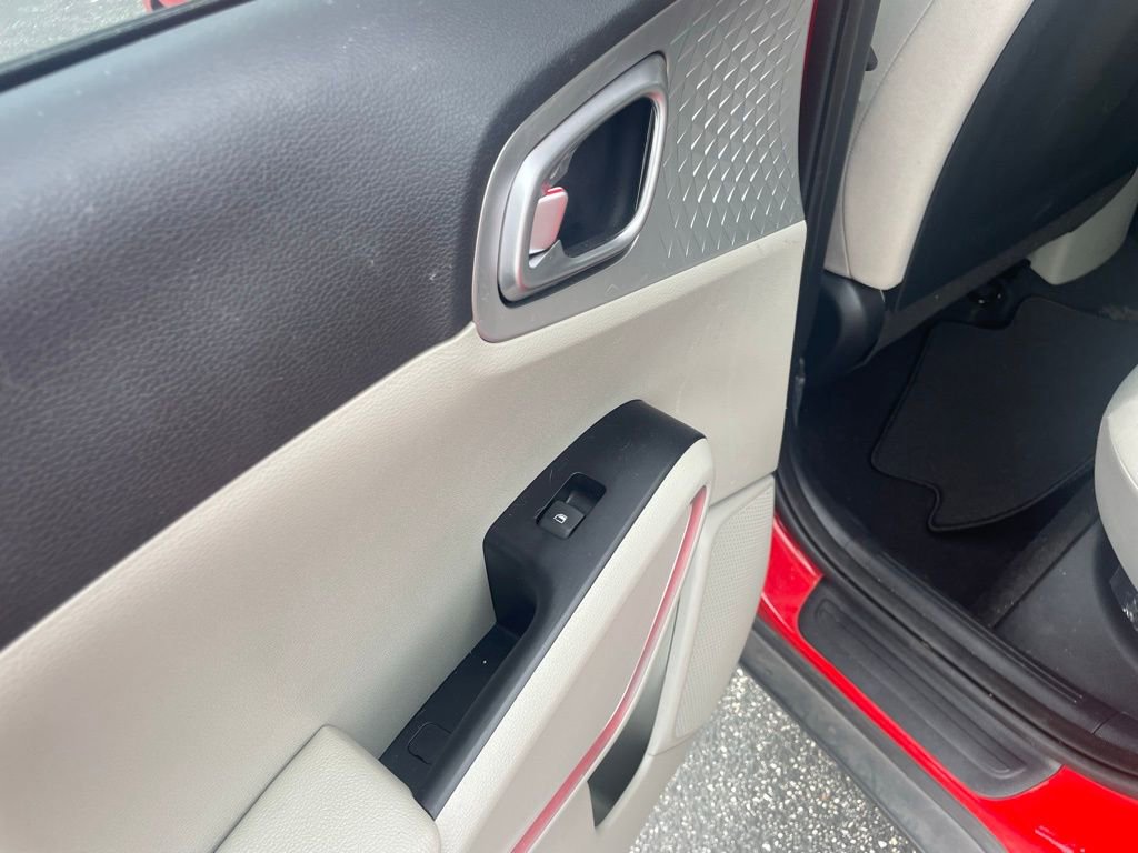 Used 2023 Kia Soul LX image 15