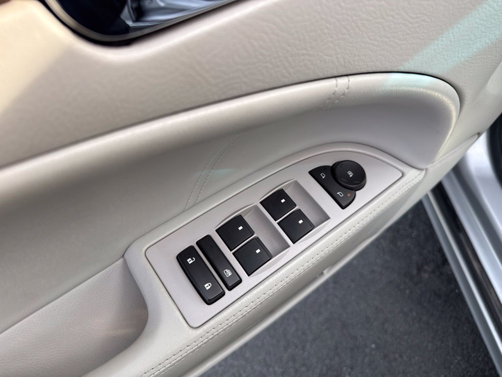 Used 2011 Buick Lucerne CXL FWD image 24