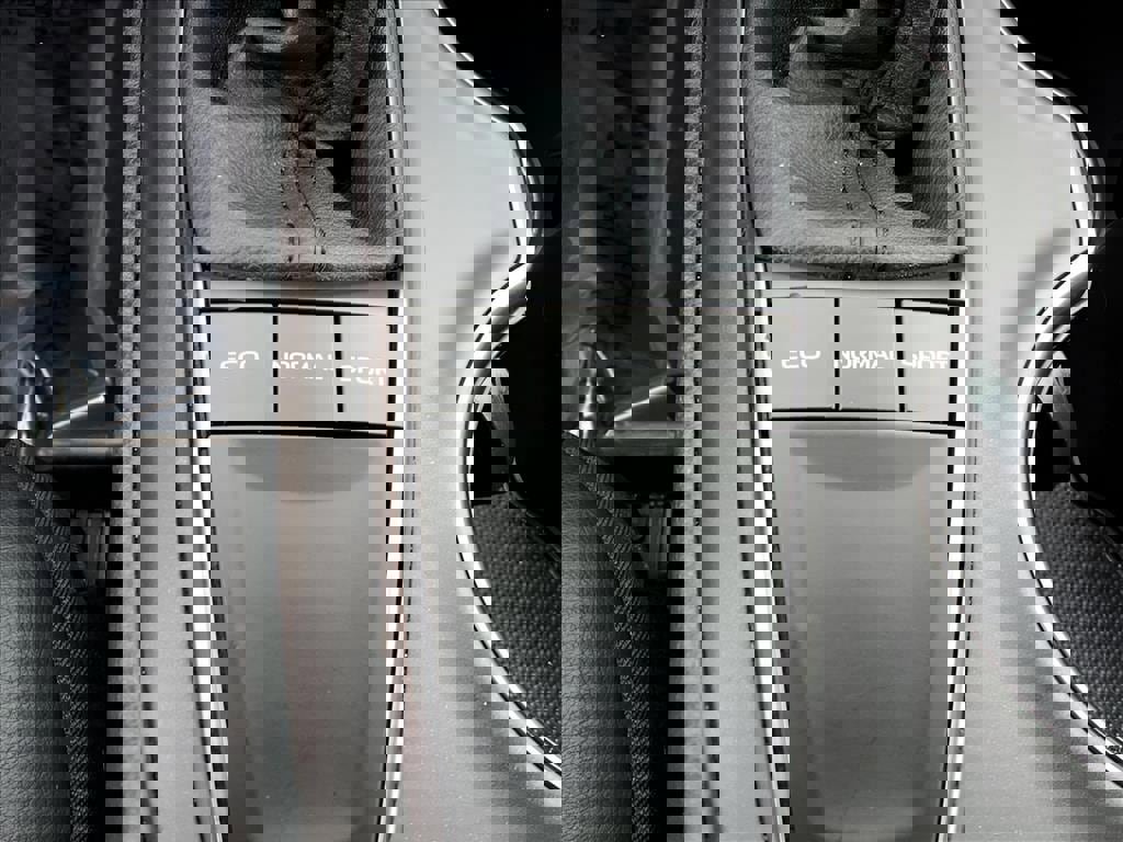 Used 2023 Toyota Camry SE image 20