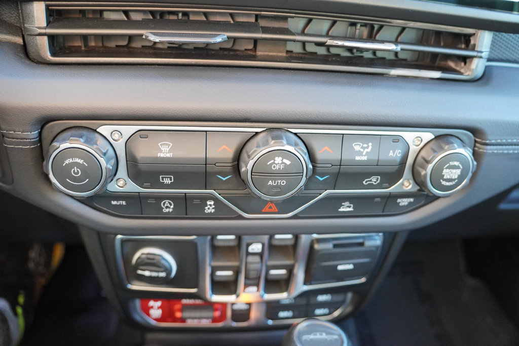 Used 2026 Jeep Gladiator Mojave AWD/4WD image 24