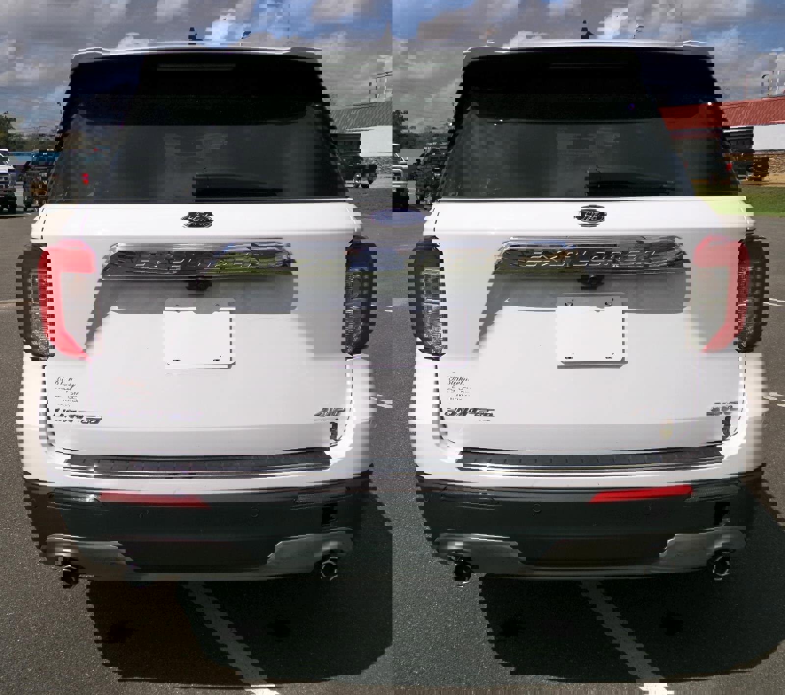 Used 2023 Ford Explorer Limited image 4