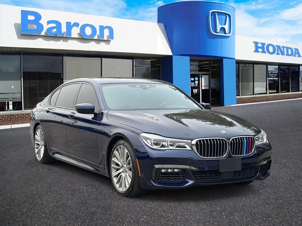 Used 2018 BMW 750i xDrive AWD/4WD image 1