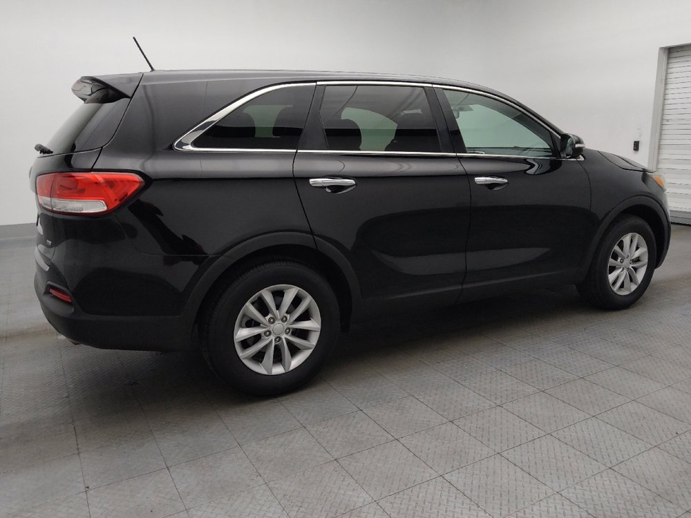 Used 2017 Kia Sorento L image 10