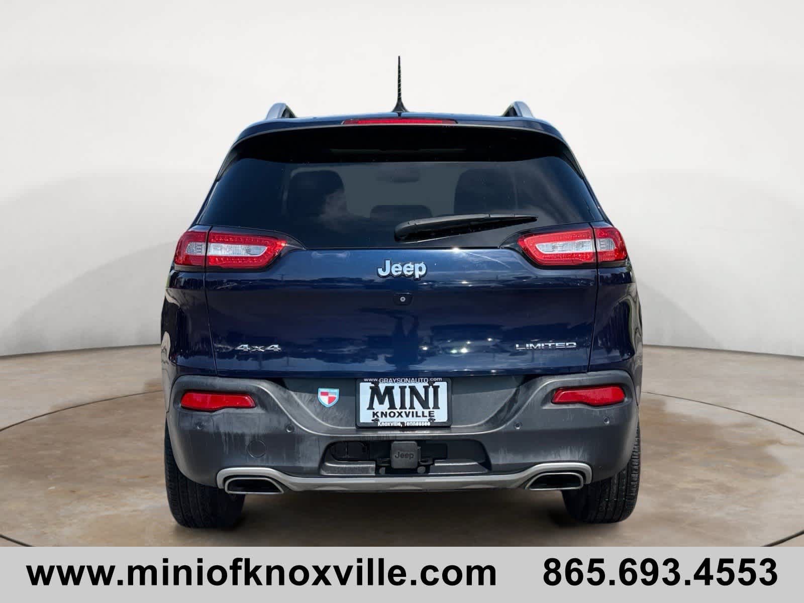 Used 2015 Jeep Cherokee Limited w/ Luxury Group AWD/4WD image 4