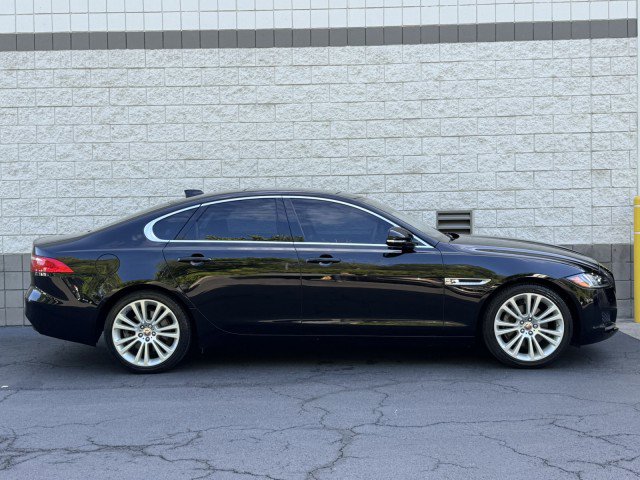 Used 2020 Jaguar XF Premium image 17