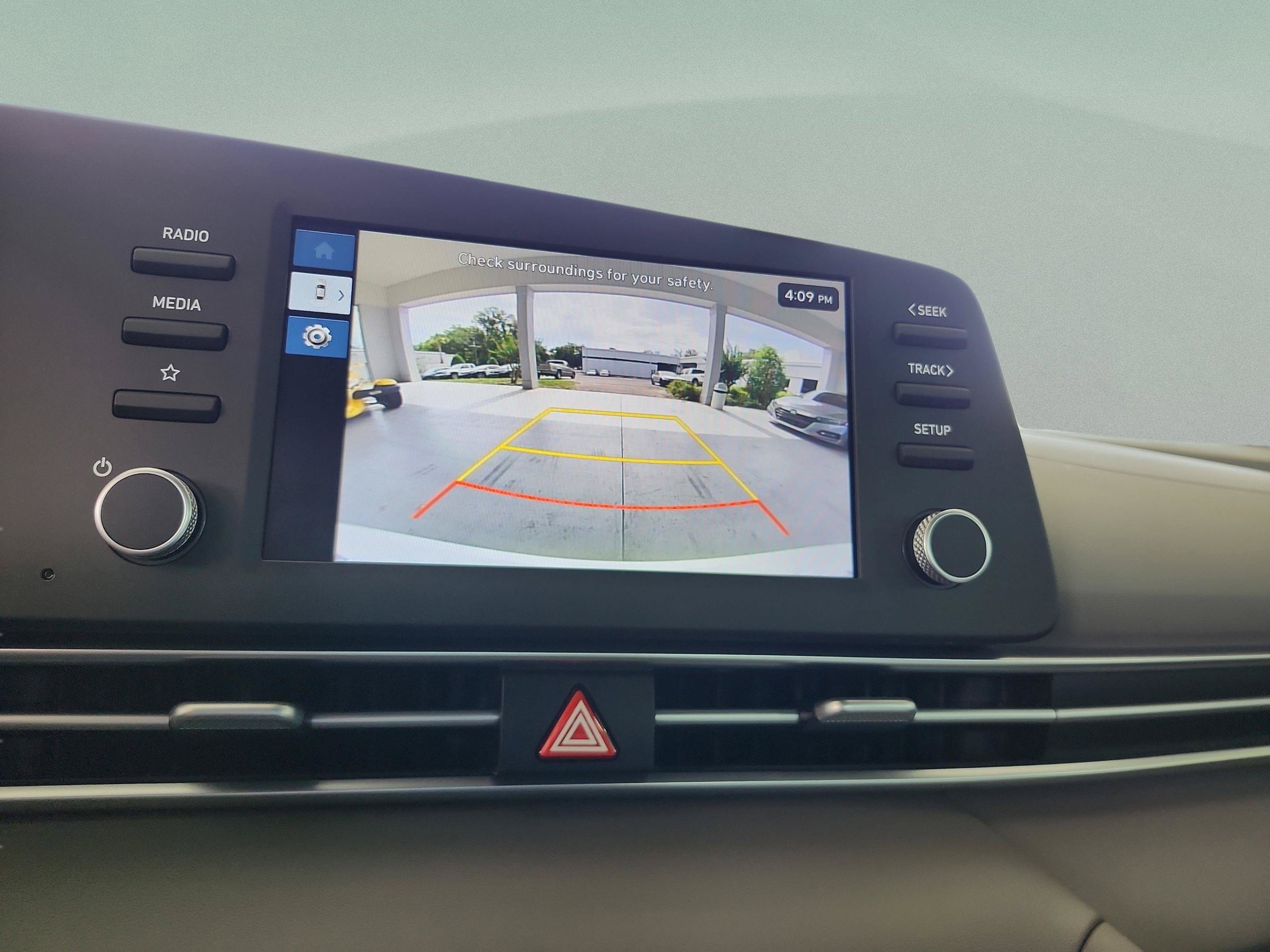 Used 2025 Hyundai Elantra SE FWD image 25