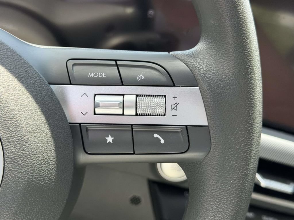 Used 2025 Hyundai Sonata SE FWD image 20