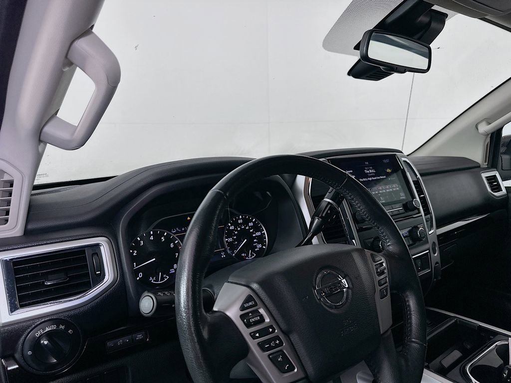 Used 2021 Nissan Titan SV w/ SV Convenience Package image 9