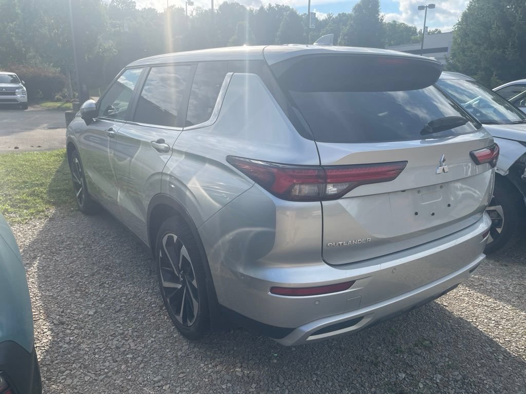 Used 2024 Mitsubishi Outlander SE AWD/4WD image 3
