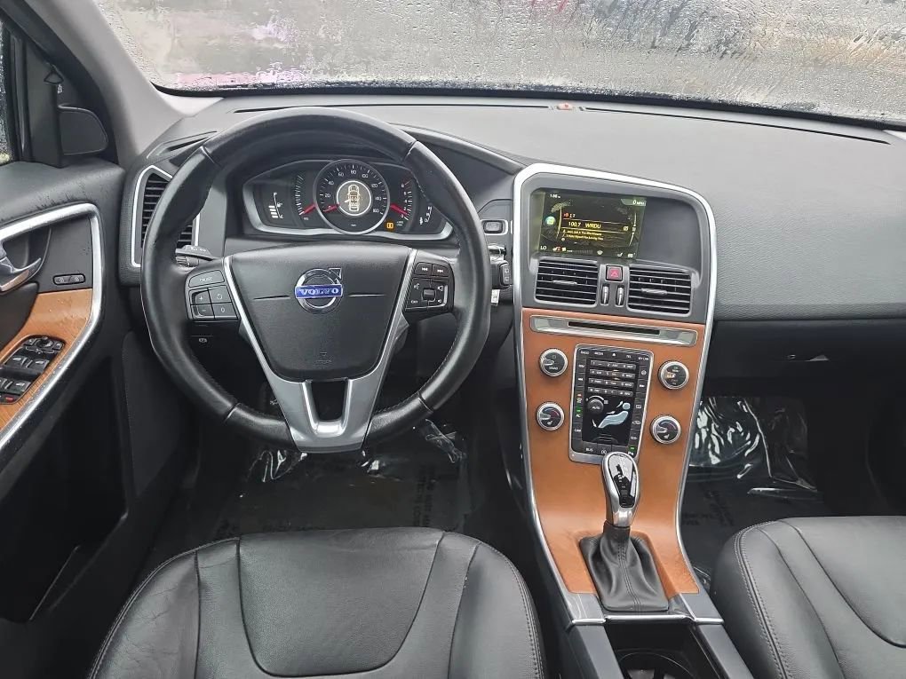 Used 2017 Volvo XC60 T5 Inscription image 14